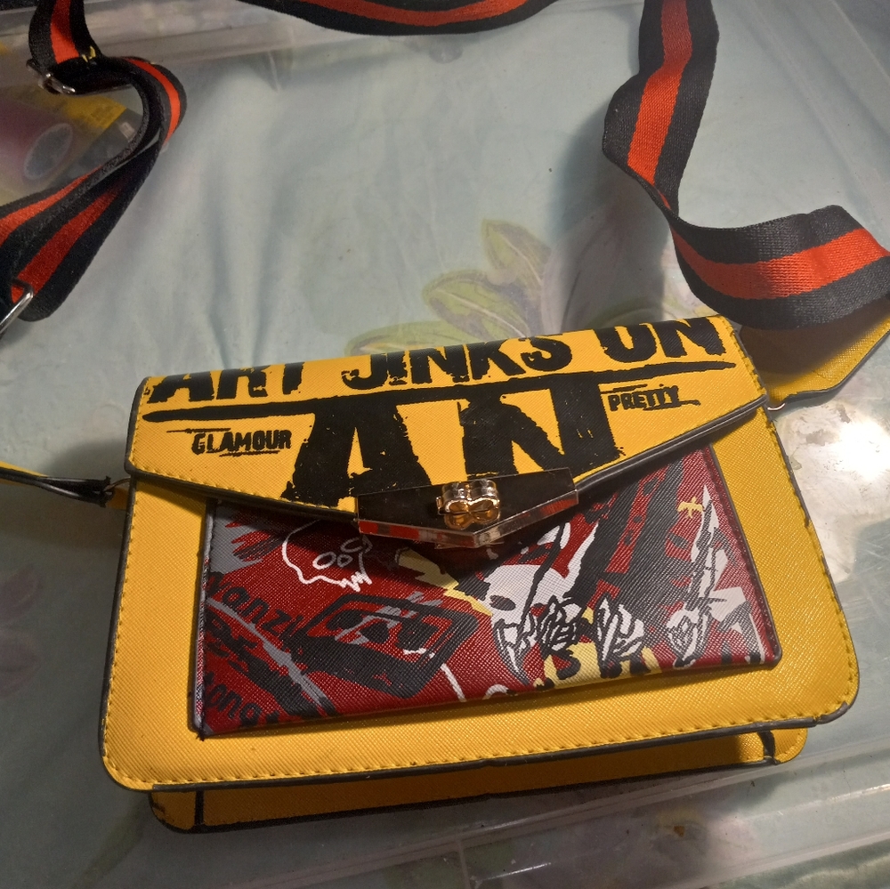 Purse's very  nice buy one get a mystery Purse'free art junks on glamor  an pret